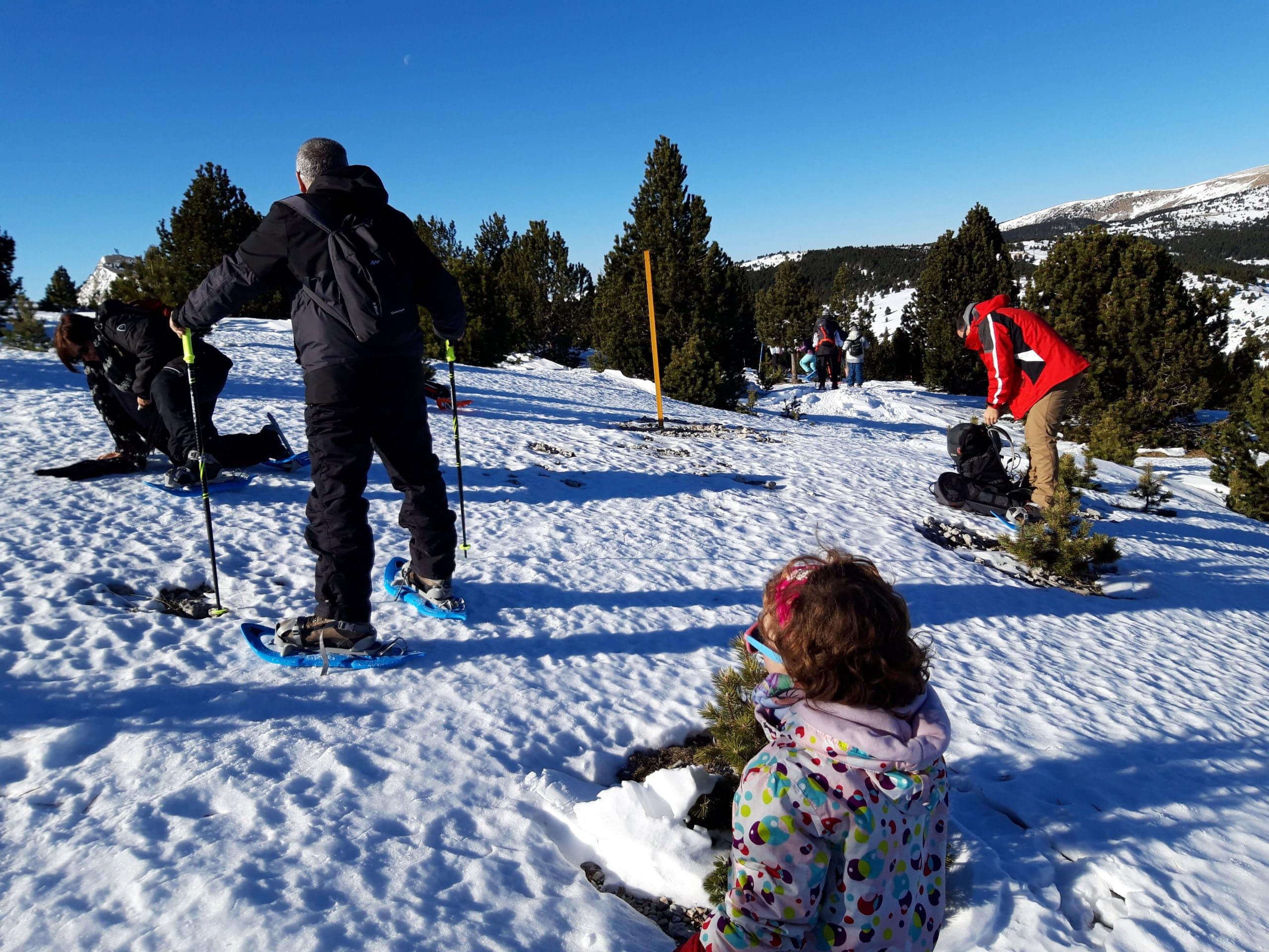 Hacer raquetas de nieve con niños: supertruco! Trineo+Arnés+ superpapas