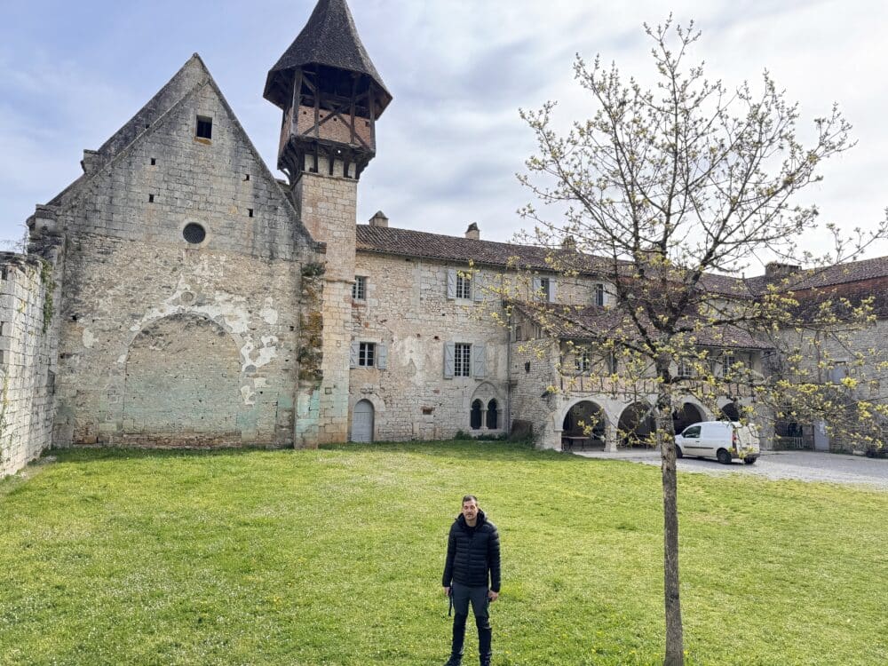 Abbaye d'Espagnac-Sainte-Eulalie où passent de nombreux pèlerins sur le chemin de Saint-Jacques-de-Compostelle français