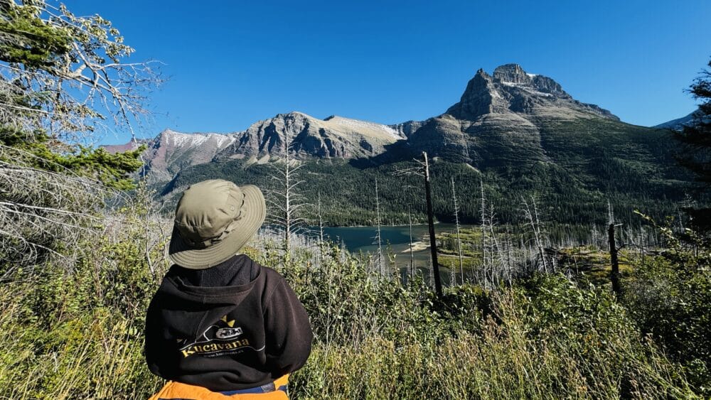 De camino al Paradise Point en el Two Medicine Lake de Glacier National Park de Montana, Estados Unidos