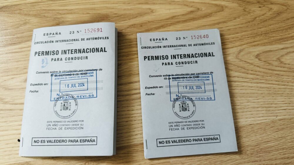 Carnets de conducir internacionales emitidos en España para poder conducir en Canadá