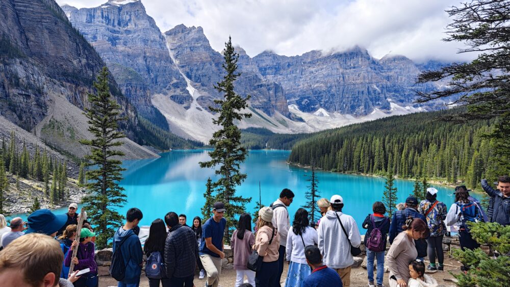 Prueba de la gente que hay en Lake Louise y Lake Morain. Aquí en Lake Morain en nuestra visita a finales de agosto.