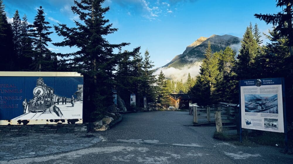 Mirador de los Spiral Tunnels y Kicking horse National Historic Site