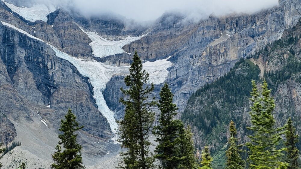 Vistas de glaciares por todas partes desde la carretera de los campos de hielo, Icefield Parkway.