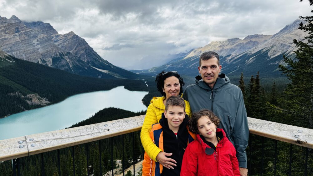 Nosotros en el mirador del espectacular Lago Peyto en la Icefield Parkway