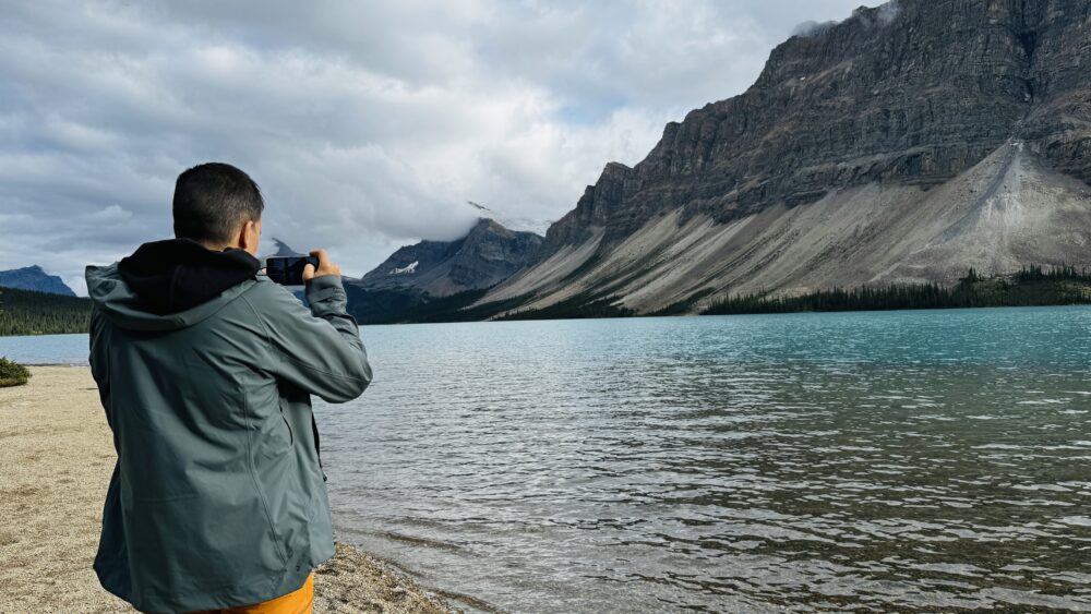 Jose haciendo fotos en el Bow Lake