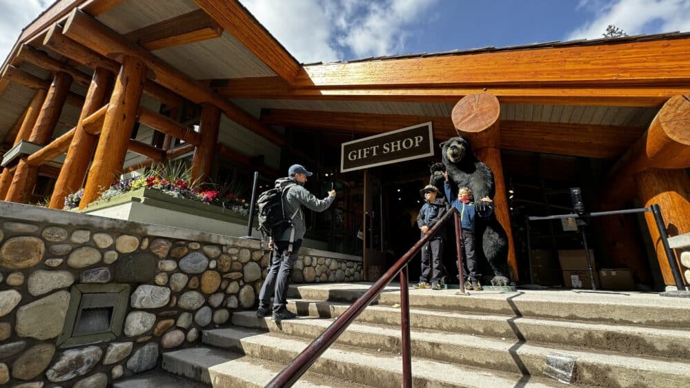 Restaurante, cafetería y tienda de regalos en Lake Morain