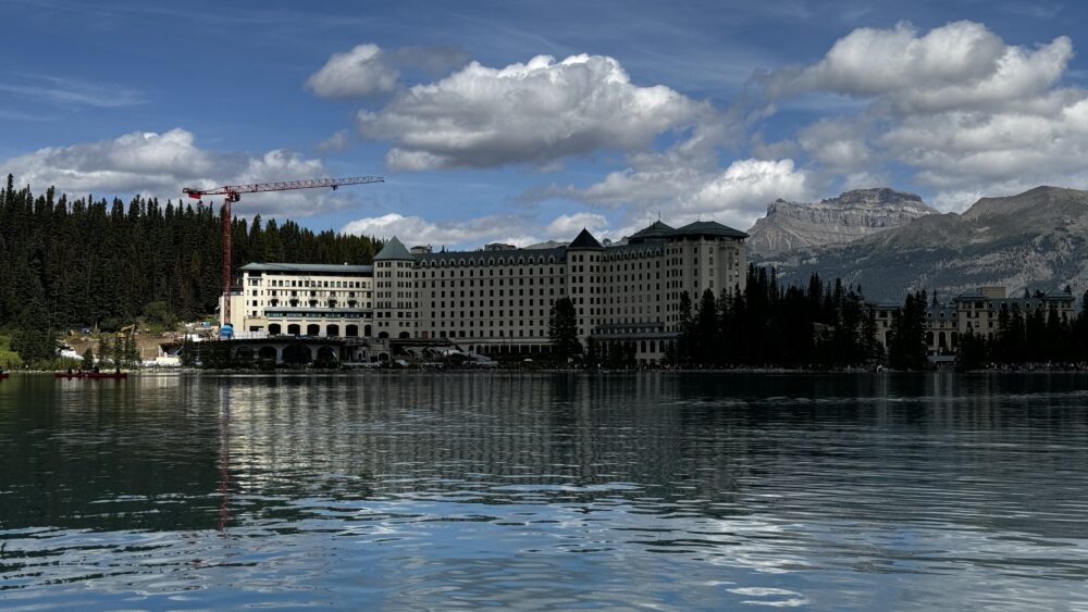 Fairmont Chateau Lake Louise, un hotel de lujo a orillas del lago