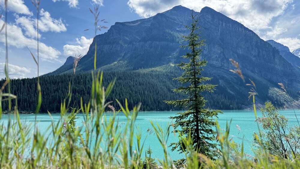 Lake Louise con su verde esmeralda brillante