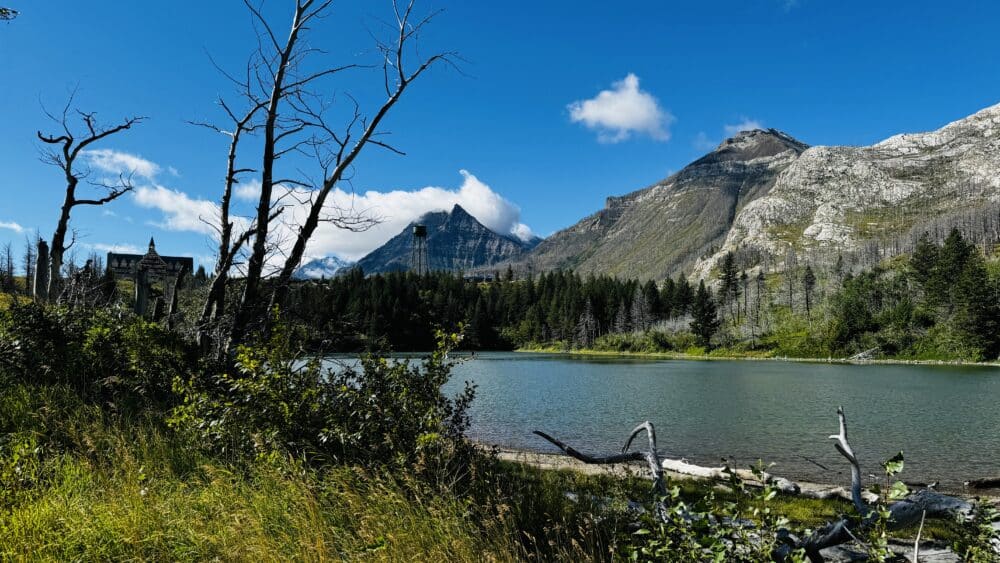 Linnet Lake, el lago del jilgero en Waterton Lakes National Park de Canadá