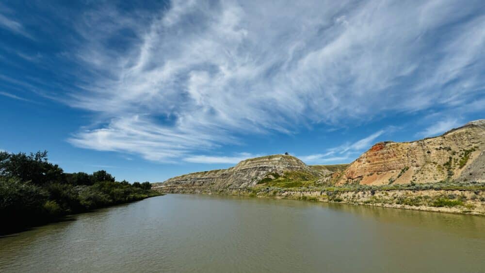 Red Deer River que cruza Drumheller y el Valle de los Dinosaurios hasta el Parque Provincial de los Dinosaurios