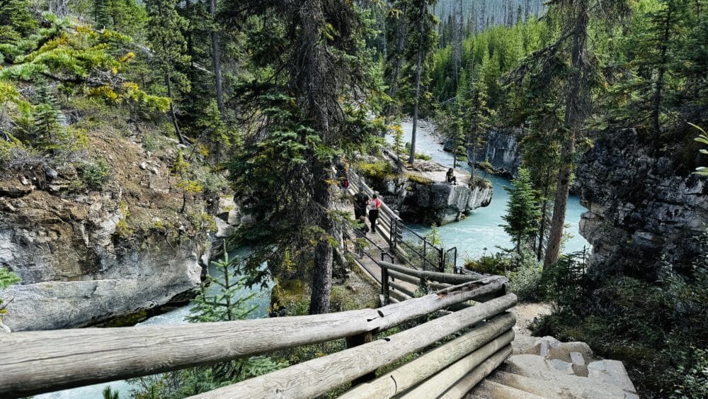 En el Marble Canyon de Kootenay National Park, Canadá. Vistas desde arriba de las primeras escaleras.