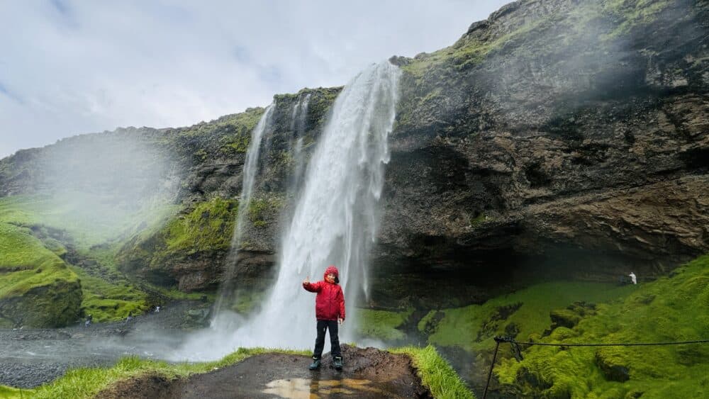 En la Seljalandsfoss, en nuestra ruta por Islandia en camper