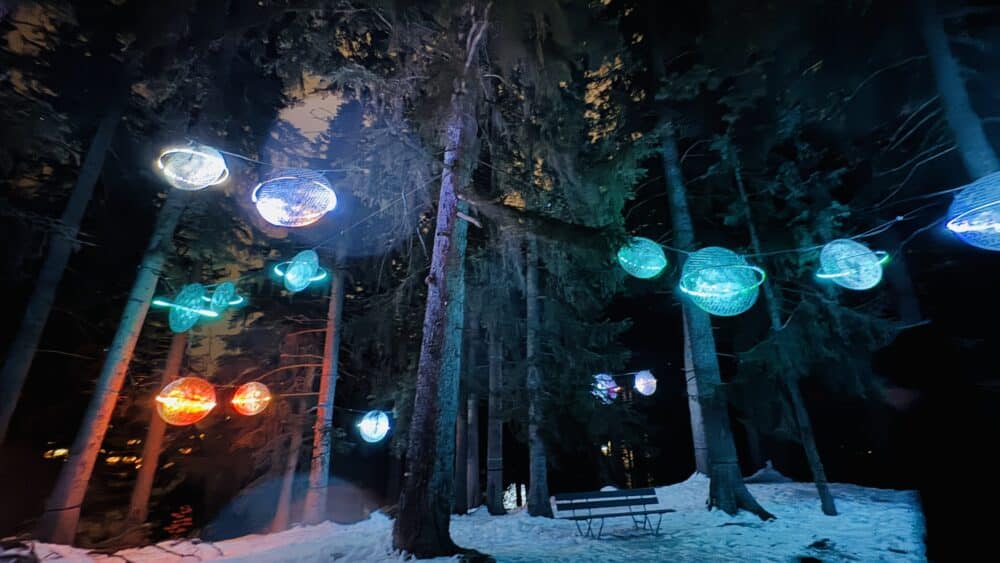 Espacio de los planetas dentro del Chemin des Linternes en Crans Montana